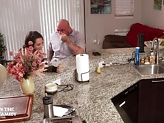 Amateur, Mamada, Morena, Familia, Casero, Maduro, Tetas naturales, Tetas