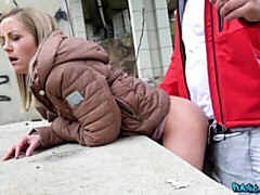 18 ans, Gros cul, Grosse bite, Sucer une bite, En levrette, Argent, Seins naturels, Adolescente