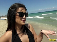 Enthousiasteling, Grote kont, Badpak, Bruinharig, Sperma shot, Sperma in gezicht, Likken, Kut duiken