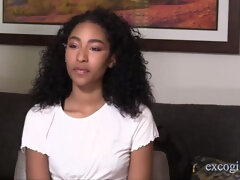 Sucer une bite, Collège université, Faciale, Interracial, Seins naturels, Petite femme, Rugueux, Nénés