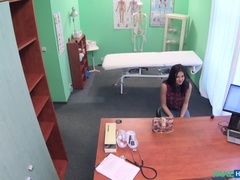 Amateur, Tromperie, Couple, Médecin, En levrette, Masturbation, Pov, Uniforme