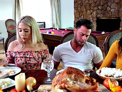 Blondine, Blasen, Besamung, Pov, Verführt, Rasiert, Flotter dreier, Titten