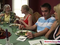 Жопа, Минет, Брюнетки, Постарше, Семяизвержение, Собачьи, Мамочка, Мачеха