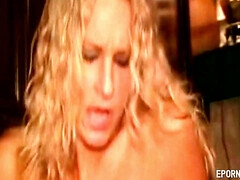 Lieveling, Grote mammen, Blond, Sperma shot, Naakt, Kut duiken, Tieten likken, Nat