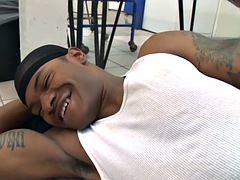 Amateur, Noire, Sucer une bite, Noir ébène, Hard, Interracial, Public, Tatouage