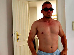 In den arsch, Grosser arsch, Grosse titten, Bikini, Hundestellung, Massage, Milf, Tätowierung