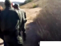 Pijpbeurt, Bruinharig, Rondborstig, Diep in de keel, Hondjeshouding, Buiten, Openbaar, Kut duiken