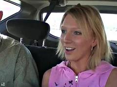 In den arsch, Tussi, Blasen, Braunhaarige, Handjob, Hardcore, Jungendliche (18+), Titten