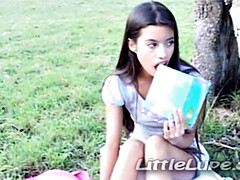 Amateur, Brunette brune, Doigter, Petite femme, Rasée, Solo, Adolescente, Nénés