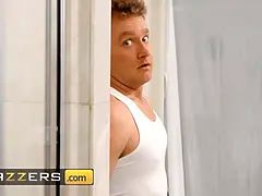 Brandy Renee wants her boyfriend to finger her in sofa but she has some competition from her roomie Abigaiil Morris - brazzers