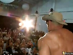 18, 着衣女と全裸男, お婆さん, グループ, 淫乱熟女, パーティ, いじめ, ティーン