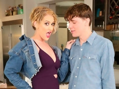 Braunhaarige, Süss, Hundestellung, Handjob, Muschi, Entkleiden, Jungendliche (18+), Flotter dreier