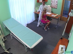 Mamada, Corrida, Médico, Penetracion con dedos, Oficina, Coño, Uniforme, Voyeur