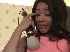 イギリス人, 中出し, 黒人, オナニー, 靴, タトゥー, おもちゃ