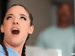 Blasen, Braunhaarige, Spermaladung, Aufs gesicht abspritzen, Handjob, Masturbation, Realität, Tätowierung