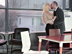 美女, ブロンド, ぽちゃ, 中出し, 下着, オフィス, パンティ, 秘密の