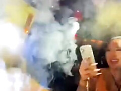 Gros seins, Sucer une bite, Plantureuse, Gorge profonde, En levrette, Hard, Interracial, Rasée