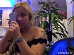 Blondine, Blasen, Hundestellung, Behaart, Handjob, Hardcore, Milf, Tätowierung