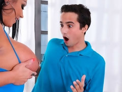 Grosser arsch, Grosse titten, Blasen, Pummelig, Handjob, Milf, Entkleiden, Tätowierung